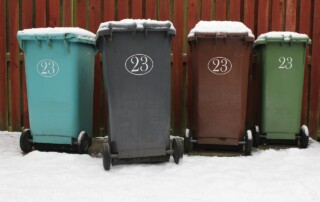 Mülltonnen im Schnee. Quelle: Pixabay.com